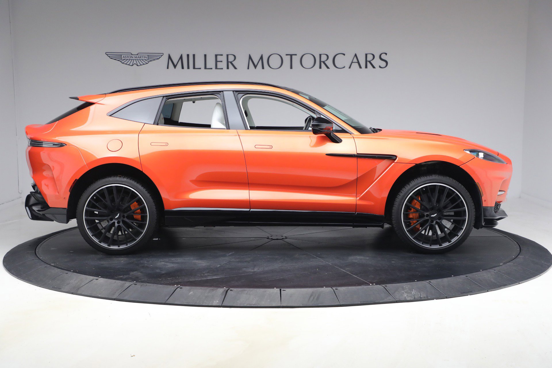 Used 2024 Aston Martin DBX 707 image 9