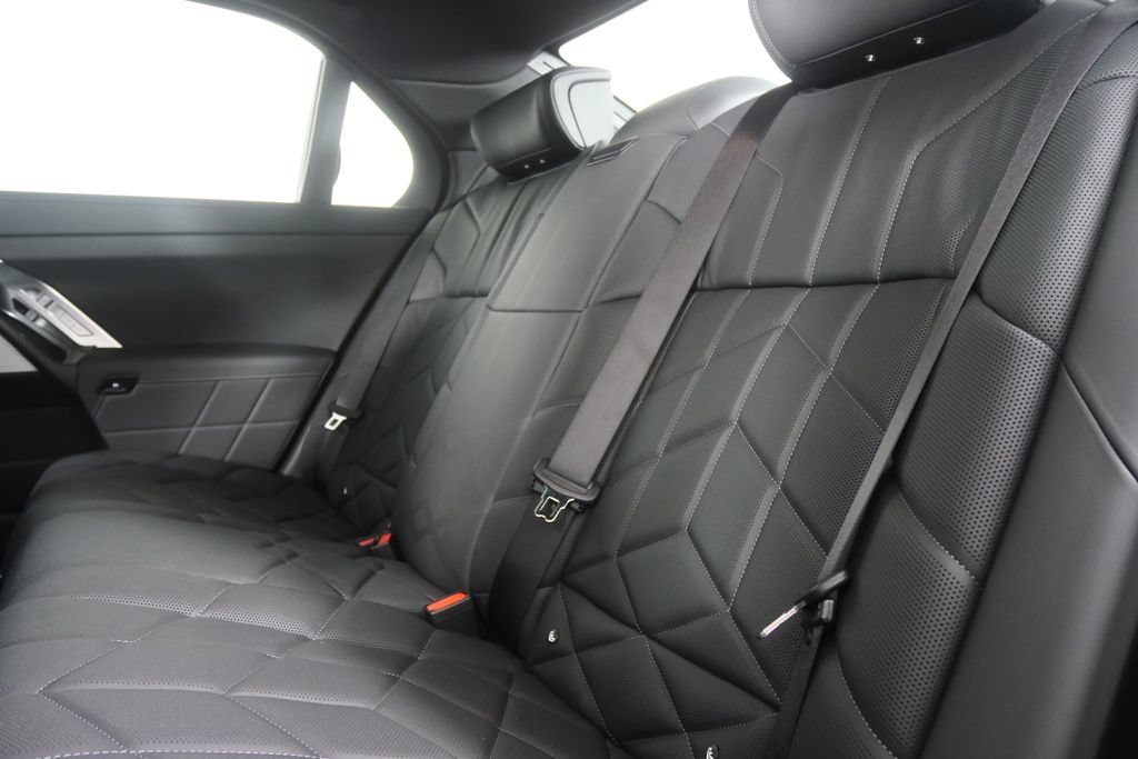 Used 2026 BMW i7 eDrive50 w/ M Sport Package RWD image 15