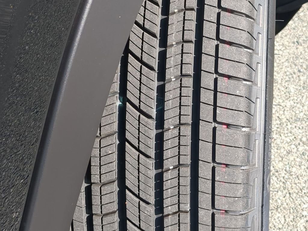 New 2026 Jeep Grand Cherokee Altitude image 12