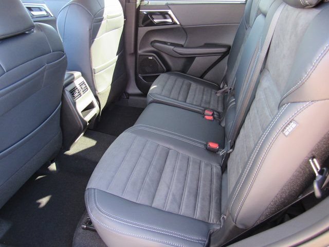 New 2026 Mitsubishi Outlander SE FWD image 8