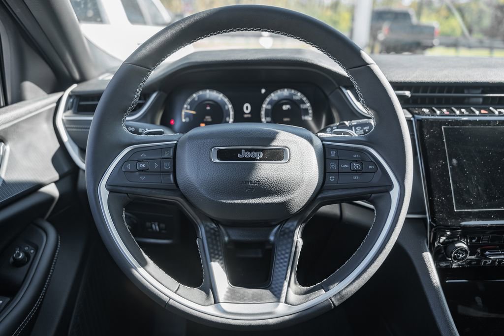 New 2025 Jeep Grand Cherokee Laredo X w/ Luxury Tech Group I image 27