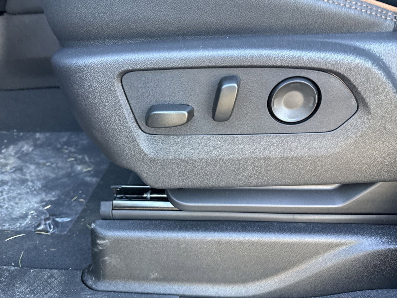 New 2026 GMC Yukon XL AT4 image 13