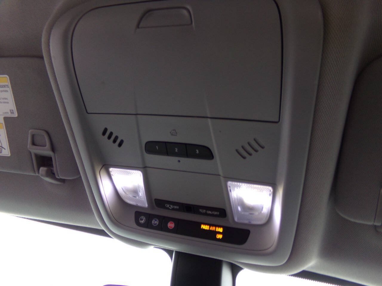 Used 2018 Chevrolet Equinox LT FWD image 31