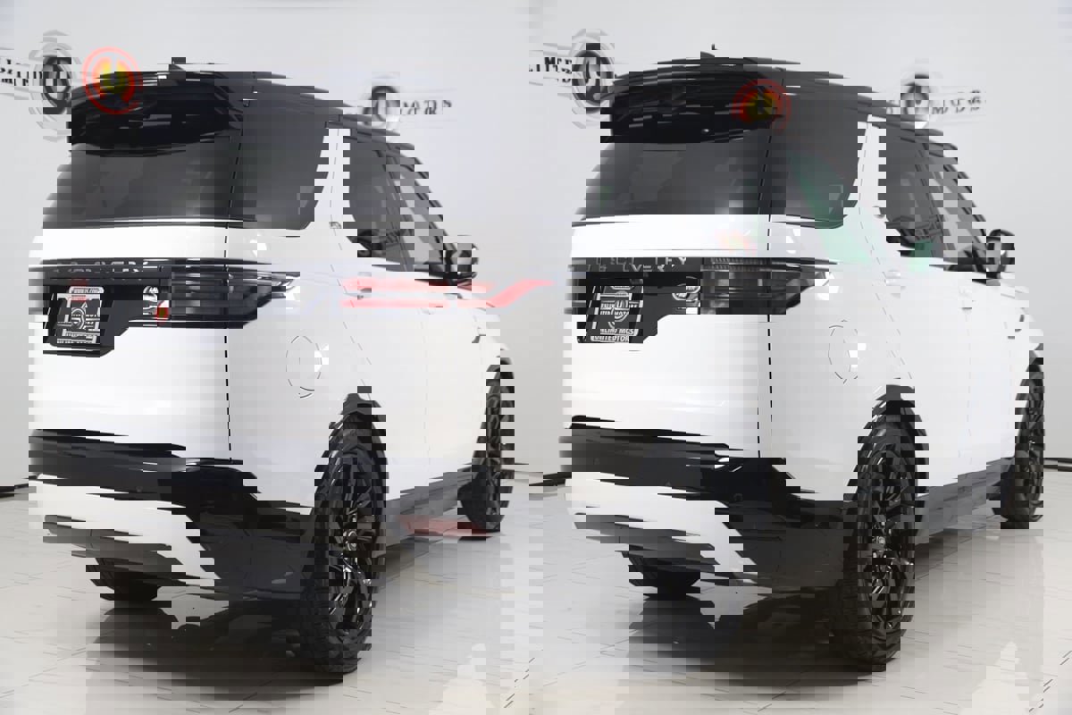 Used 2023 Land Rover Discovery S R-Dynamic image 3