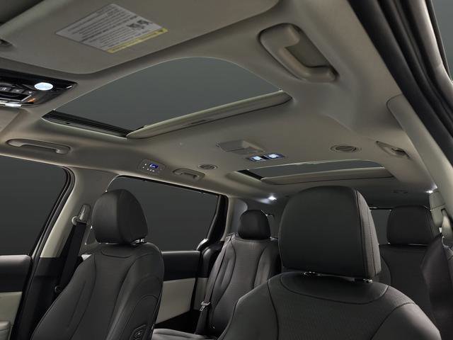 Used 2024 Kia Carnival SX Prestige image 7