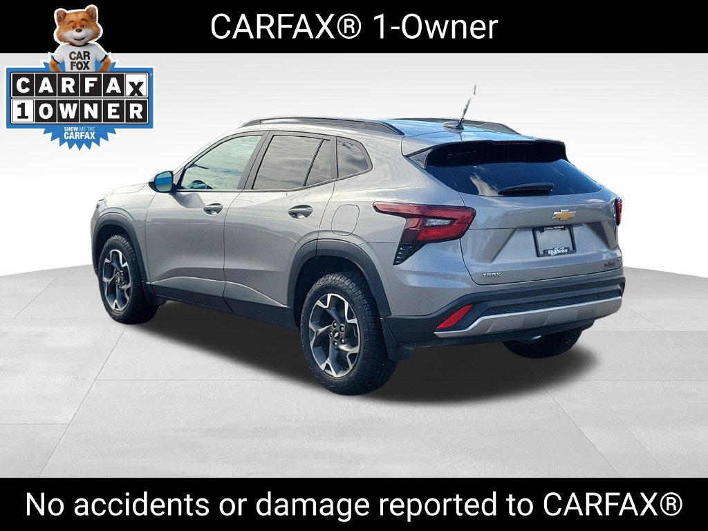Used 2024 Chevrolet Trax LT w/ LT Convenience Package FWD image 4