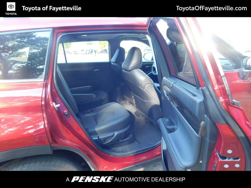 Used 2026 Toyota Highlander Limited AWD/4WD image 7