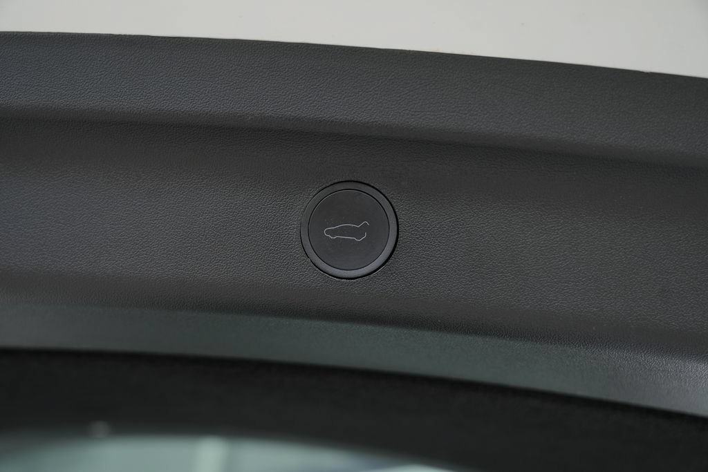 Used 2023 Tesla Model Y AWD image 16
