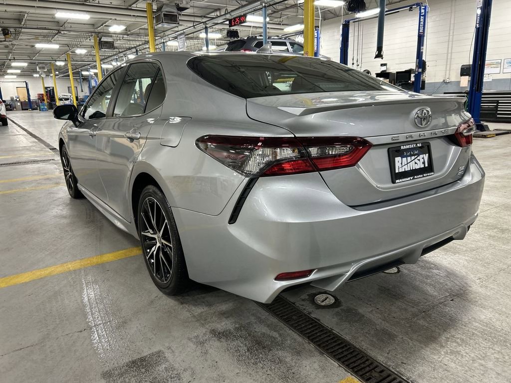 Used 2024 Toyota Camry SE w/ Cold Weather Package AWD/4WD image 6
