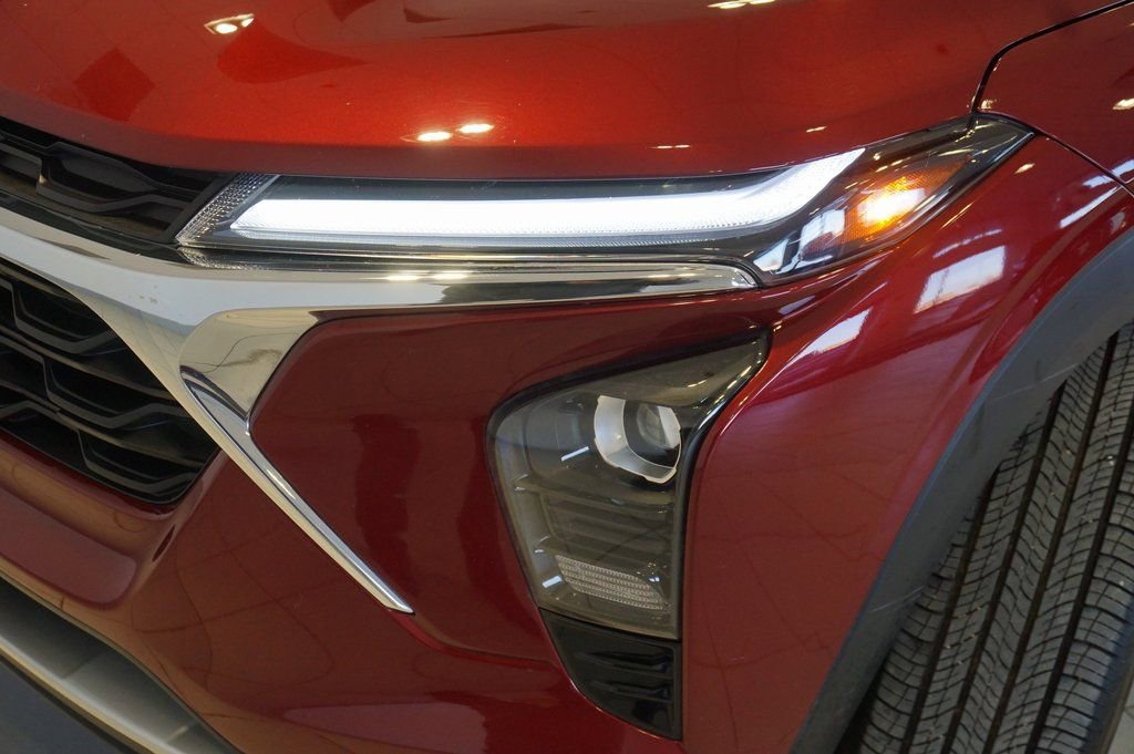 Certified 2025 Chevrolet Trax LT w/ LT Convenience Package image 29