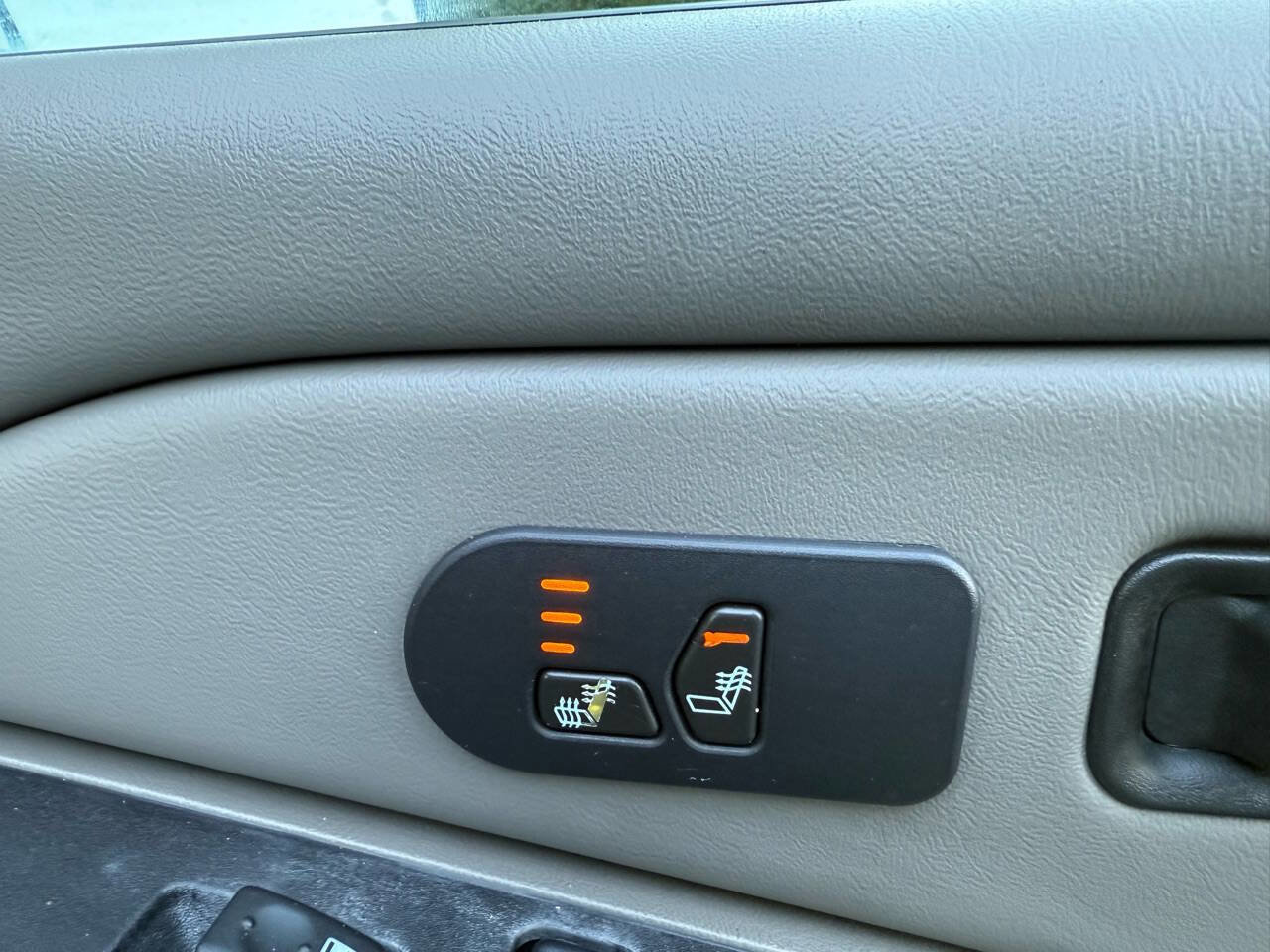 Used 2004 GMC Yukon SLT w/ 1SD Preferred Equipment Group image 31