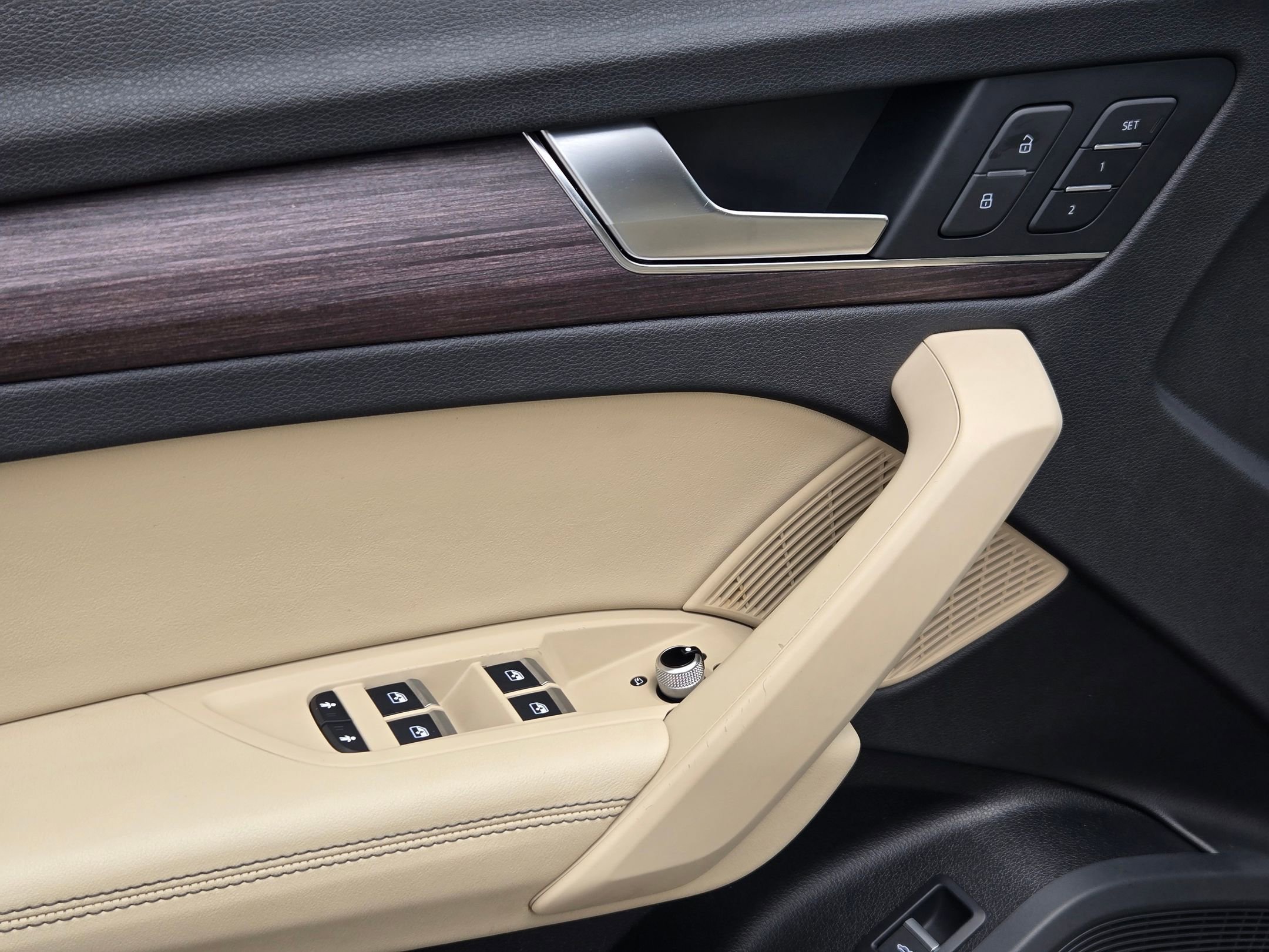 Used 2021 Audi Q5 2.0T Premium Plus w/ Premium Plus Package AWD/4WD image 12