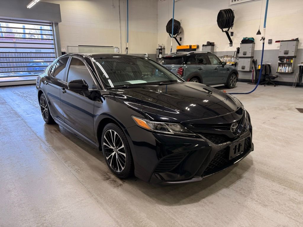 Used 2019 Toyota Camry SE image 4