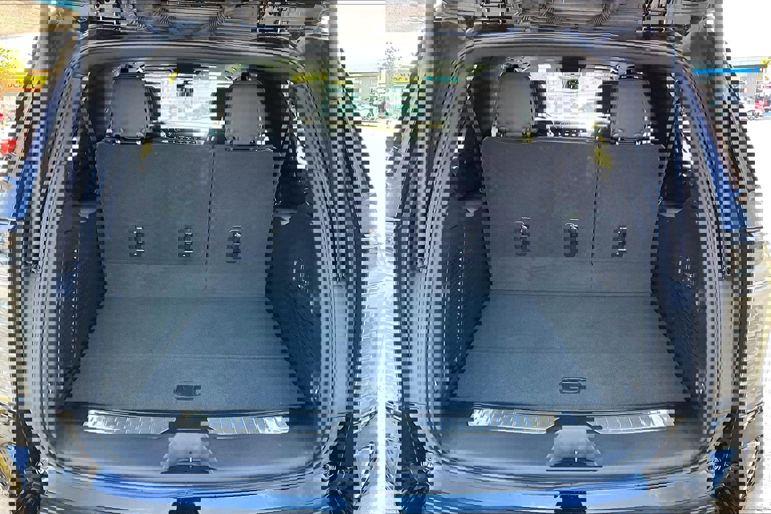 Certified 2025 Chevrolet Suburban Premier image 5