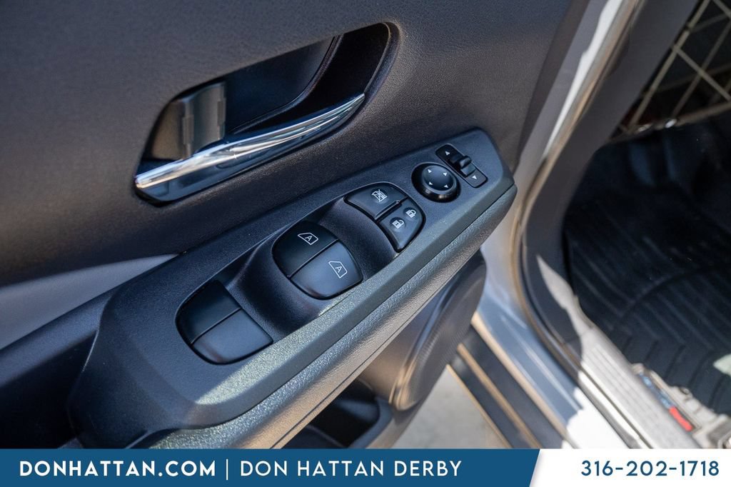 Used 2023 Nissan Kicks SR w/ SR Premium Package FWD image 15