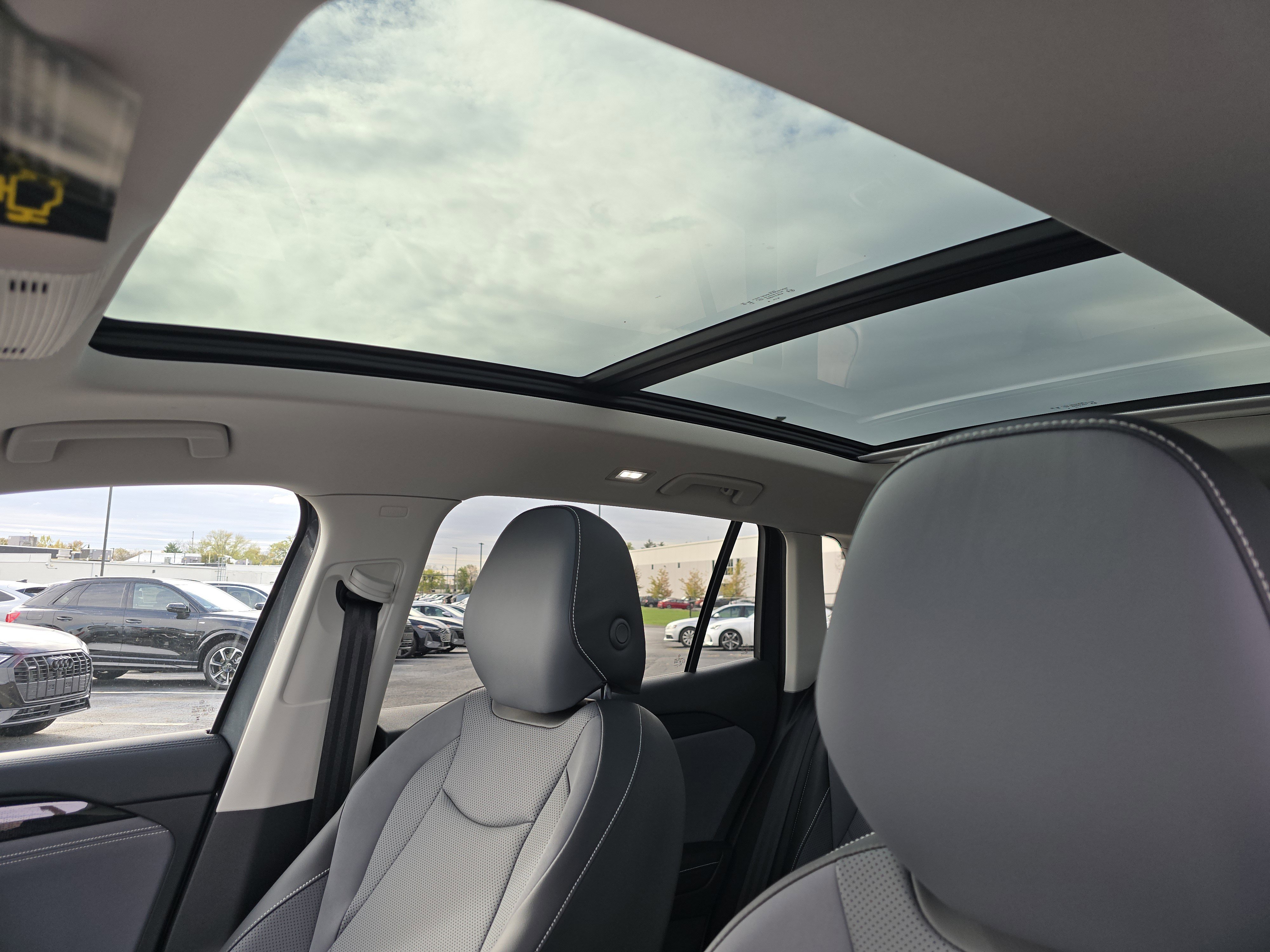 New 2025 Volkswagen Tiguan SE image 19