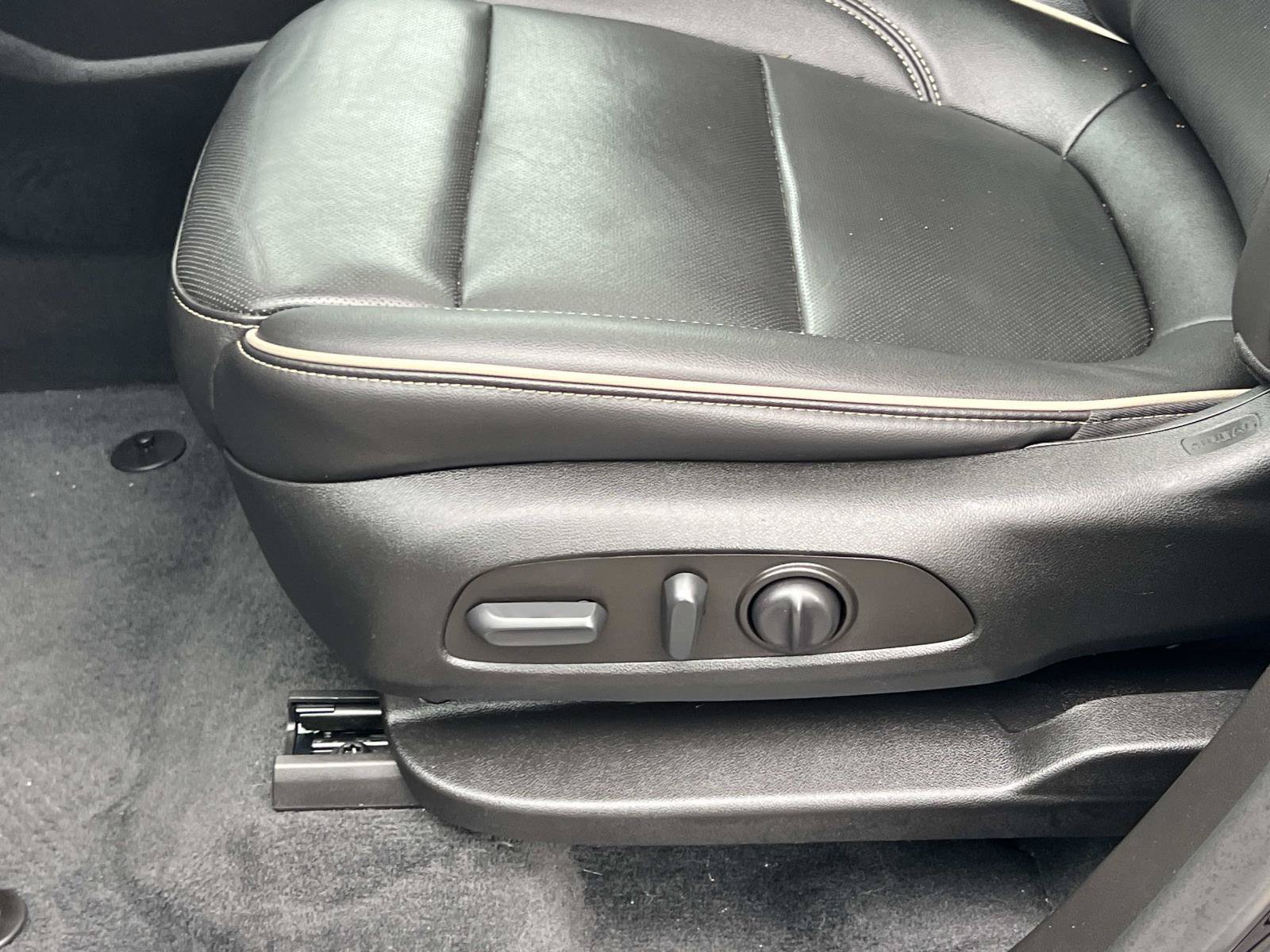 Used 2023 Chevrolet Traverse Premier FWD image 20