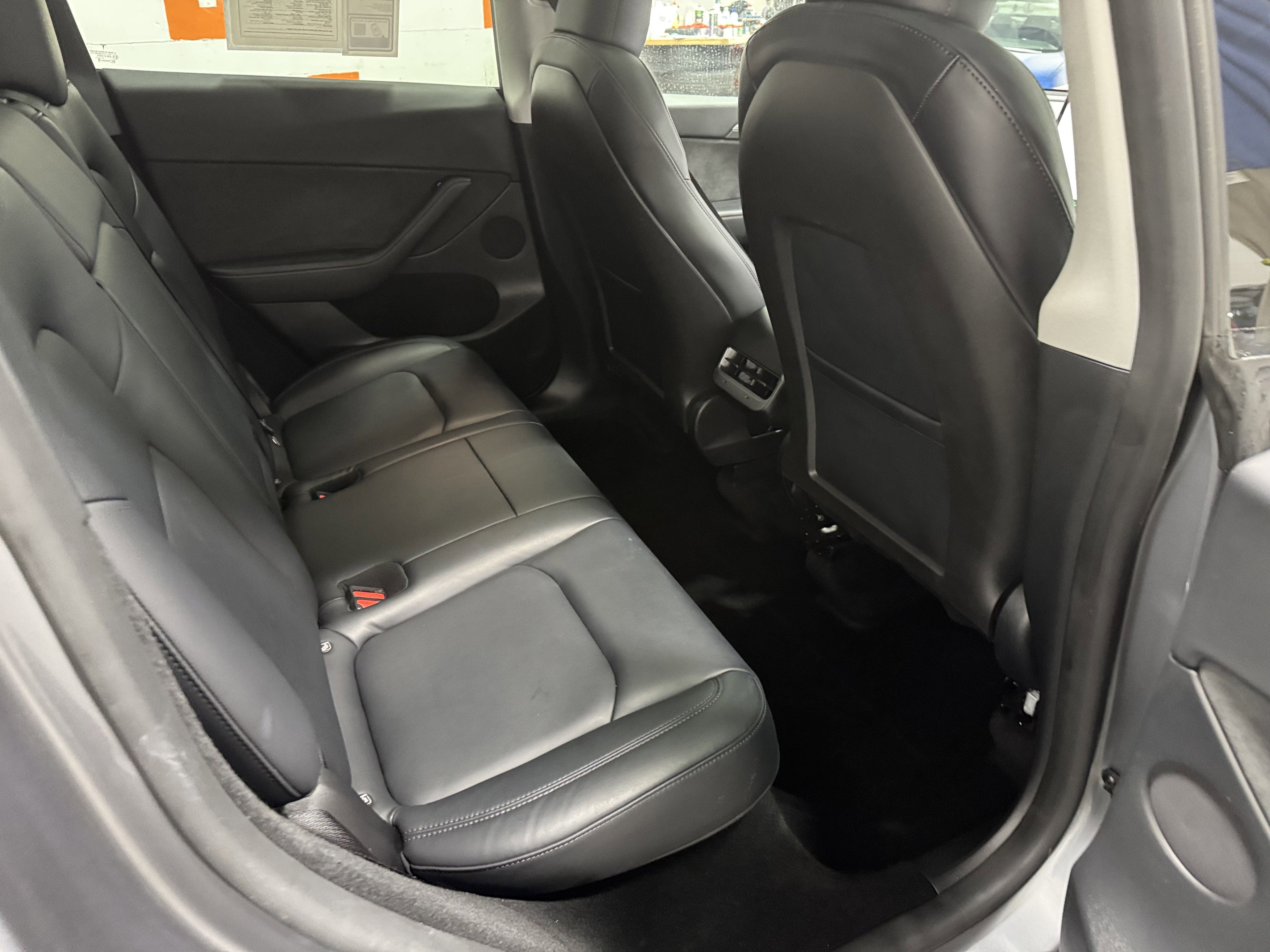 Used 2024 Tesla Model Y Long Range AWD/4WD image 23