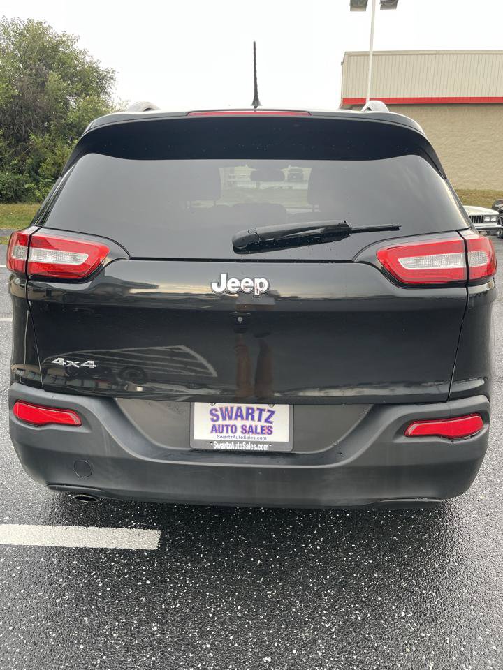 Used 2016 Jeep Cherokee Latitude AWD/4WD image 4