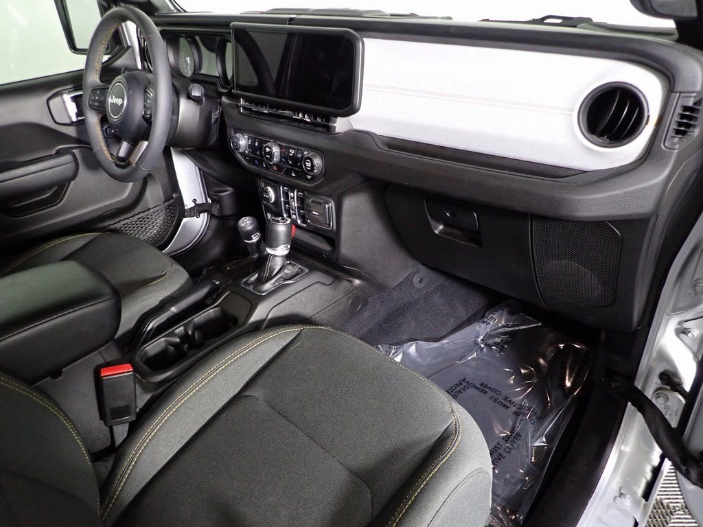 Used 2024 Jeep Wrangler Unlimited w/ Convenience Group image 32