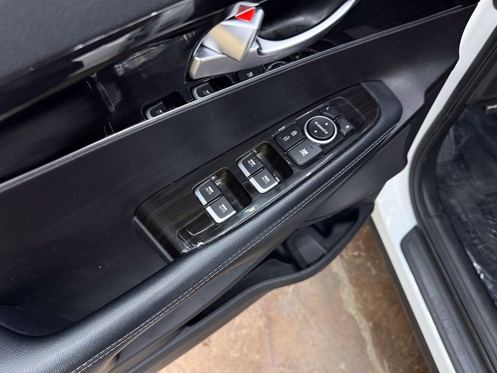 Used 2019 Kia Sorento LX image 13