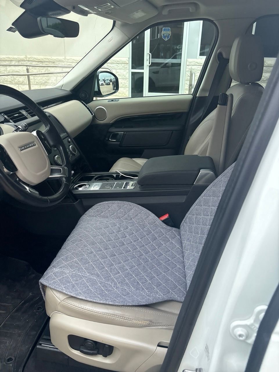 Used 2019 Land Rover Discovery SE AWD/4WD image 6