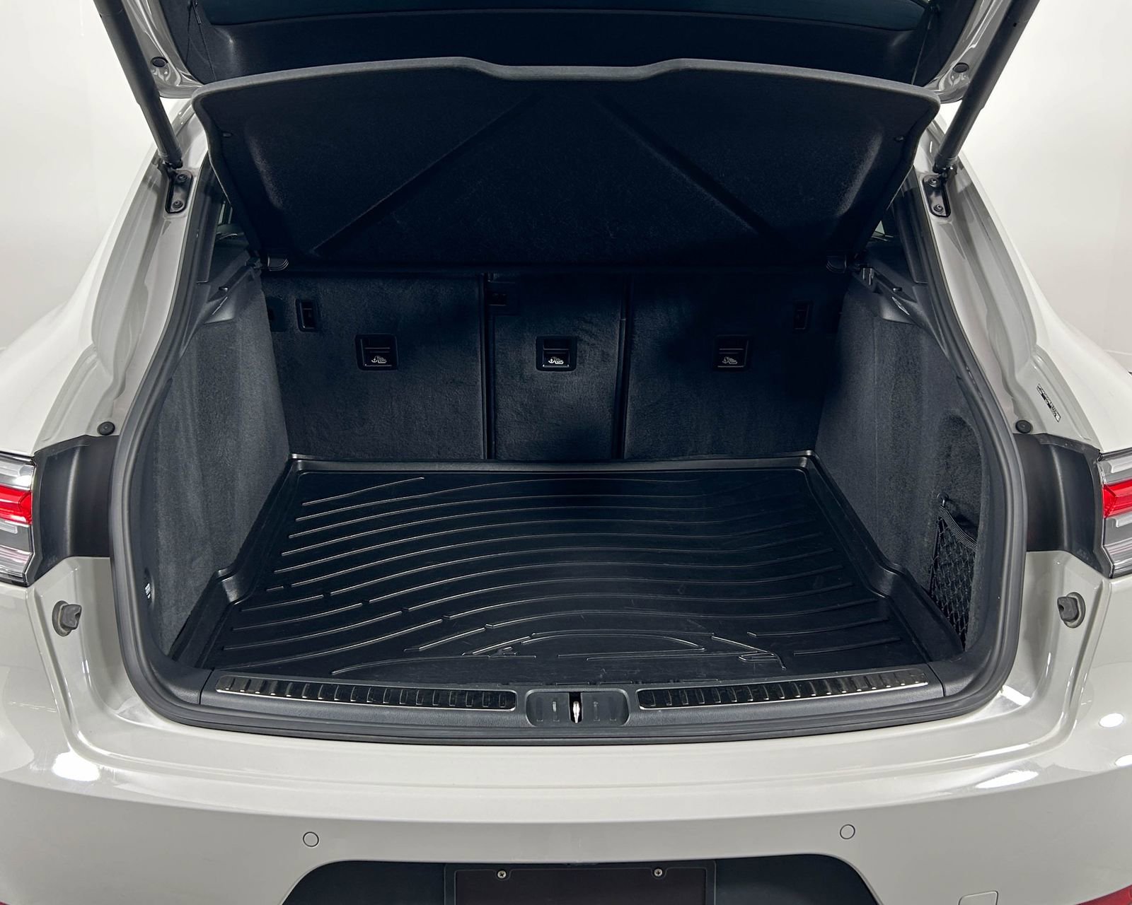 Used 2021 Porsche Macan AWD/4WD image 29