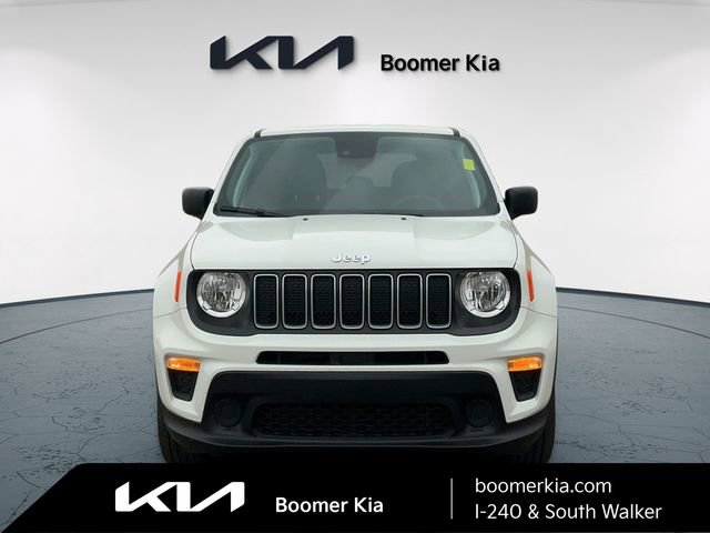 Used 2023 Jeep Renegade Latitude AWD/4WD image 2