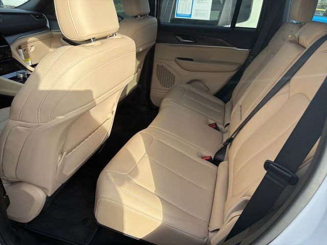 Used 2025 Jeep Grand Cherokee Limited w/ Trailer Tow Package image 10