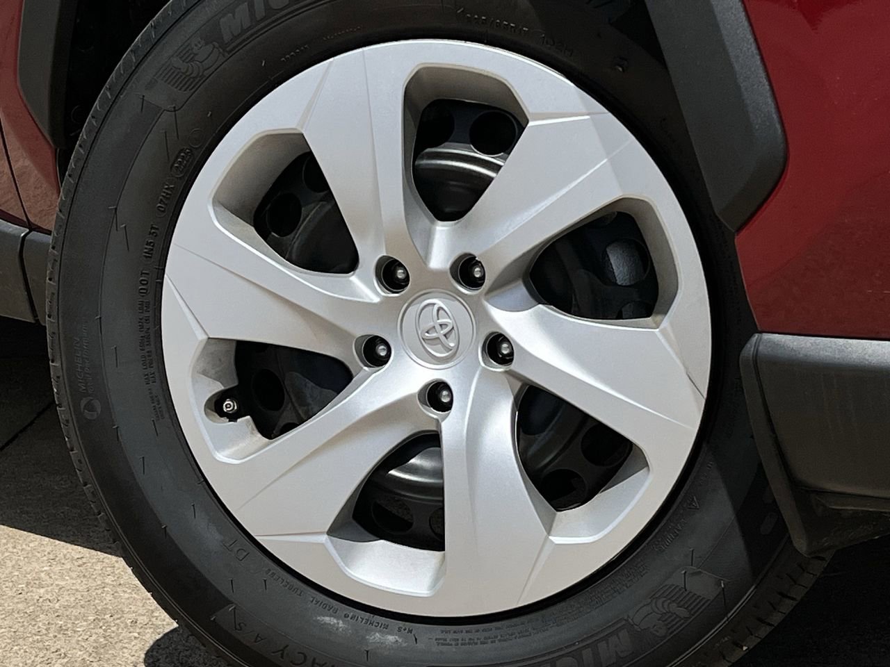 Used 2025 Toyota RAV4 LE image 29