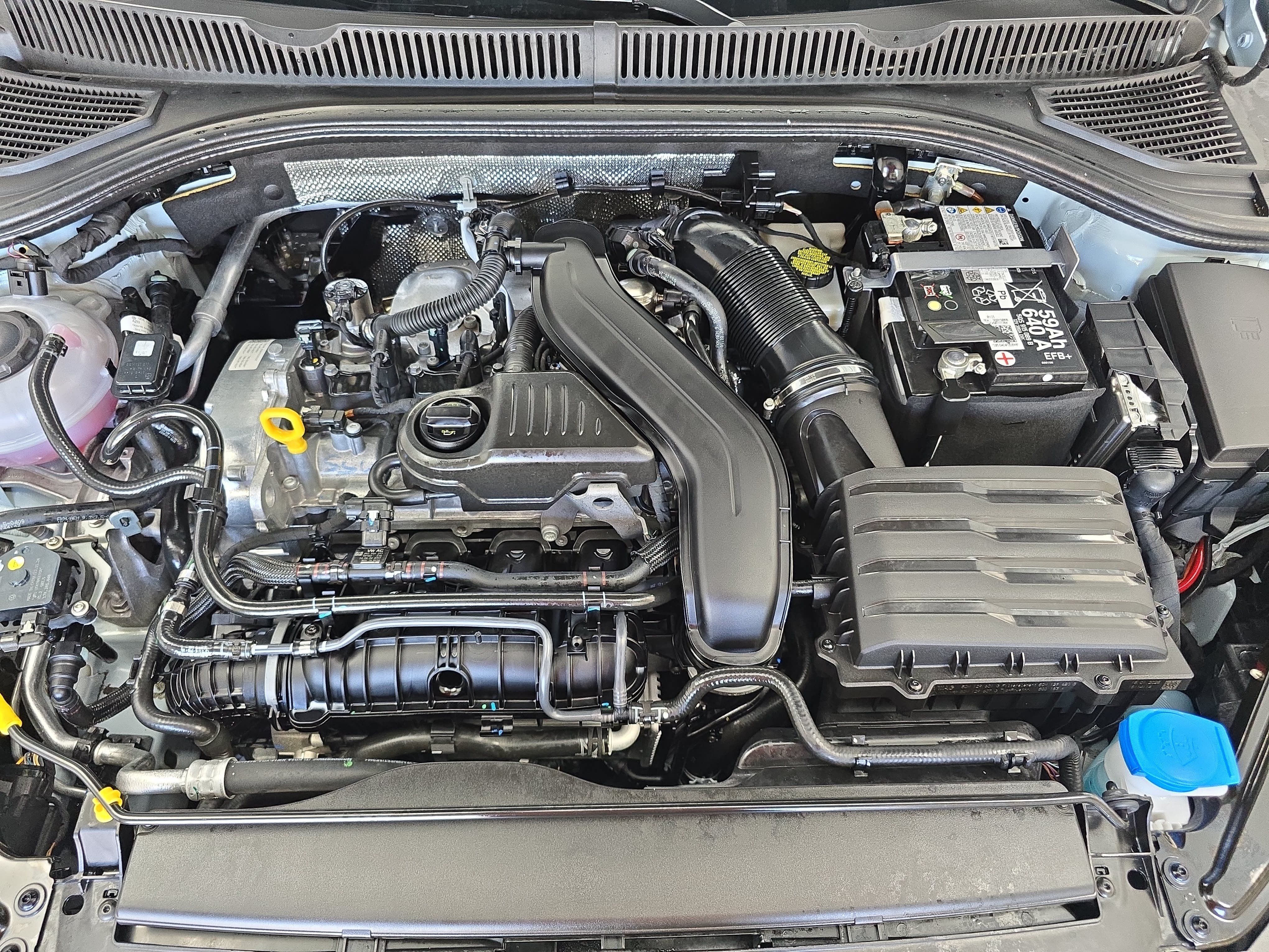 Certified 2025 Volkswagen Jetta SE FWD image 29