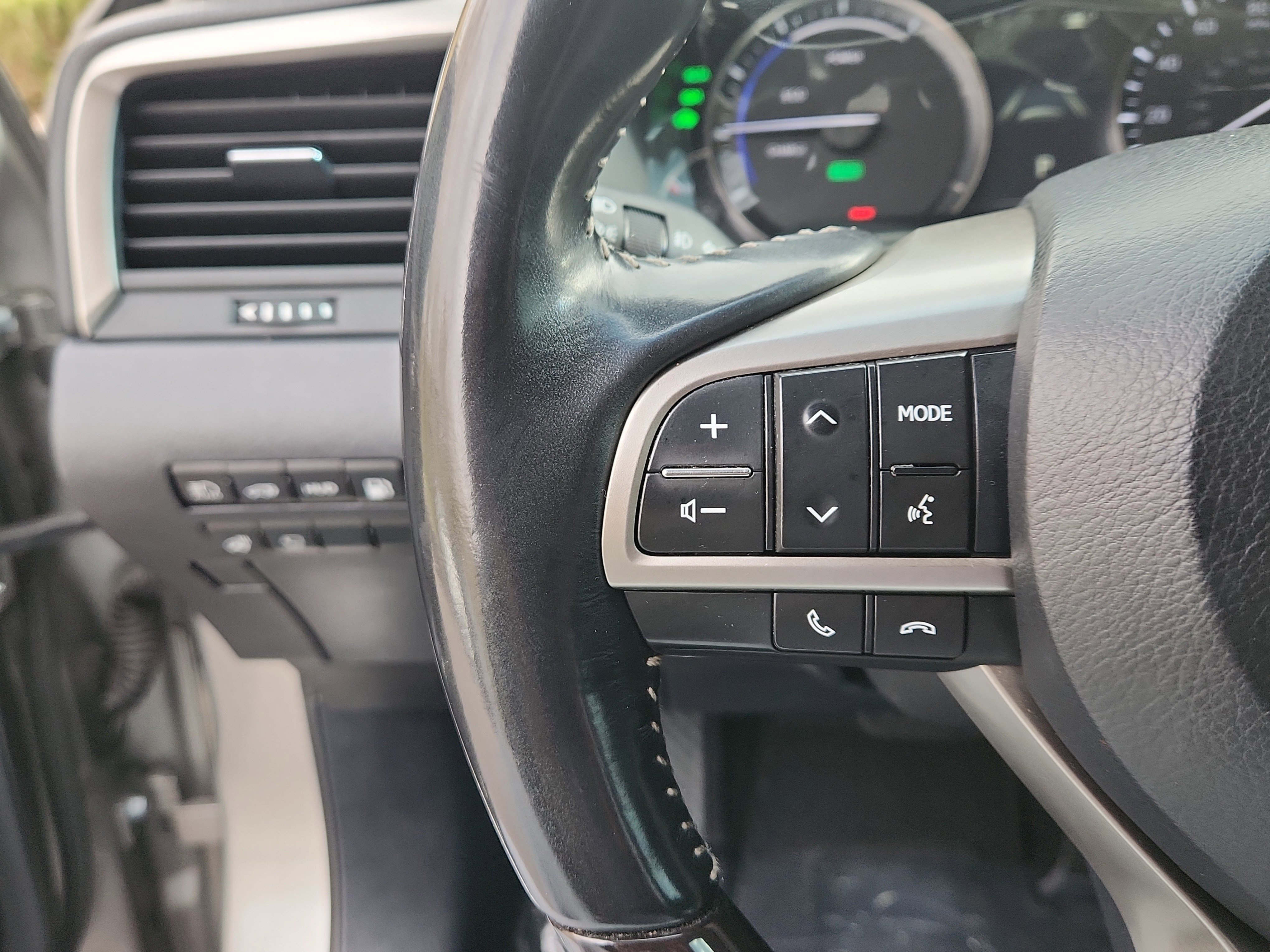 Used 2019 Lexus RX 450hL Luxury w/ Accessory Package image 21