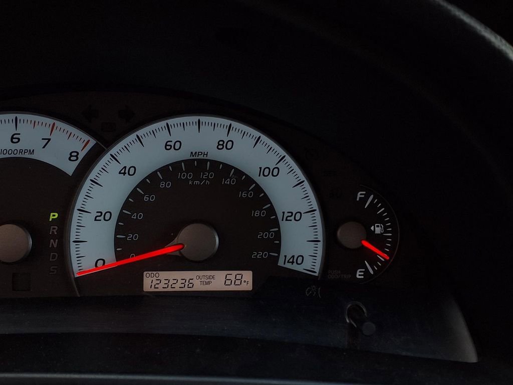 Used 2010 Toyota Camry SE FWD image 11