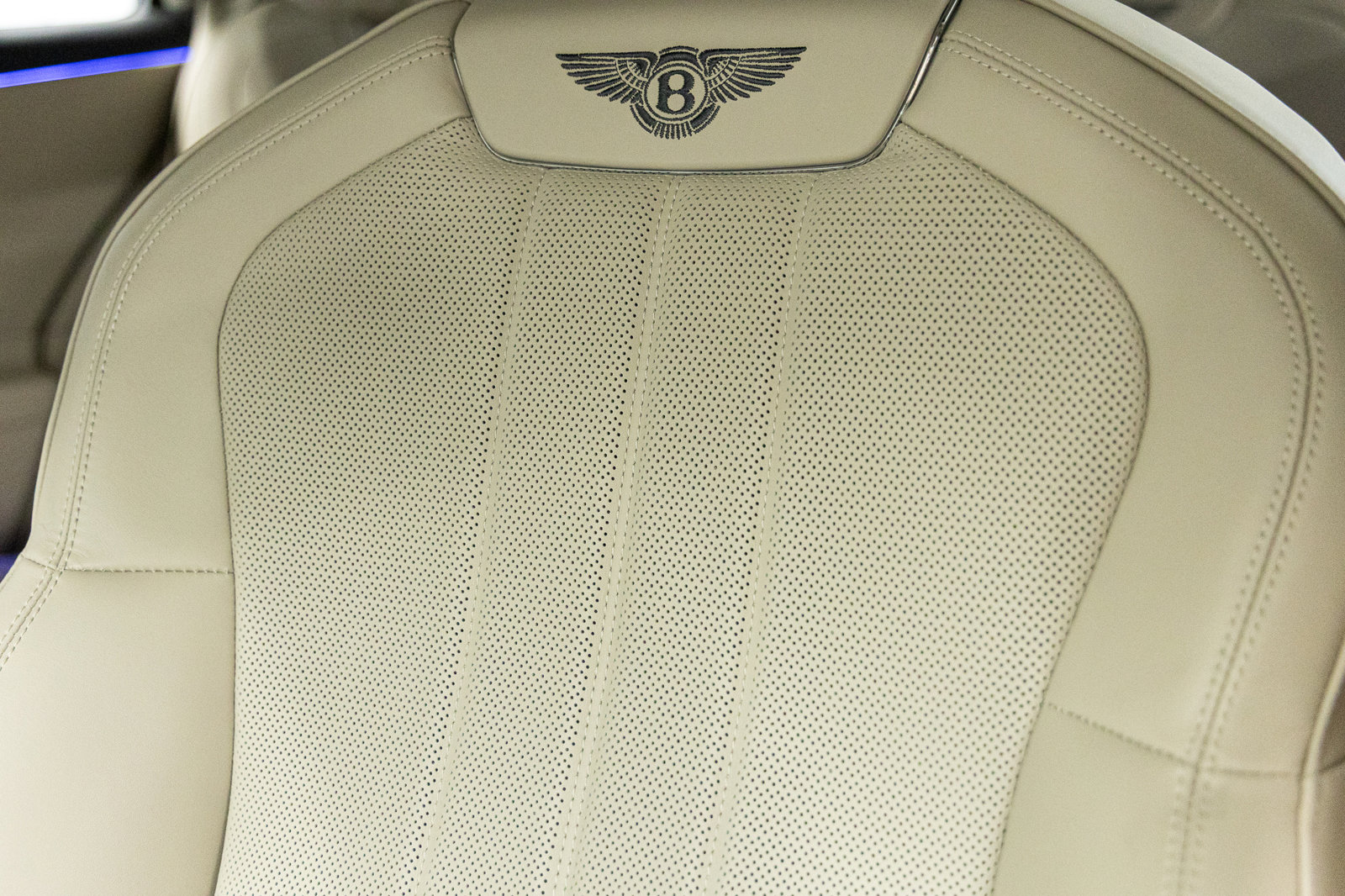 Used 2023 Bentley Flying Spur V8 image 27