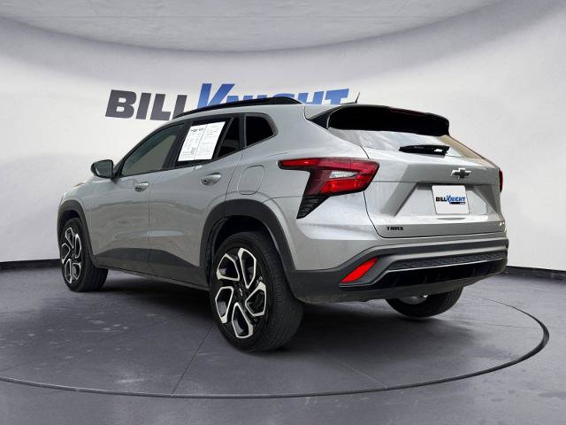 Used 2025 Chevrolet Trax RS FWD image 3