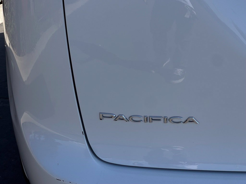 Used 2025 Chrysler Pacifica Select FWD image 6