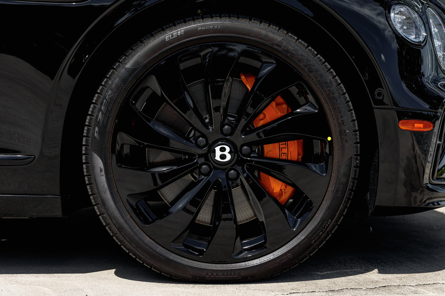 New 2025 Bentley Flying Spur Plug-In Hybrid image 7