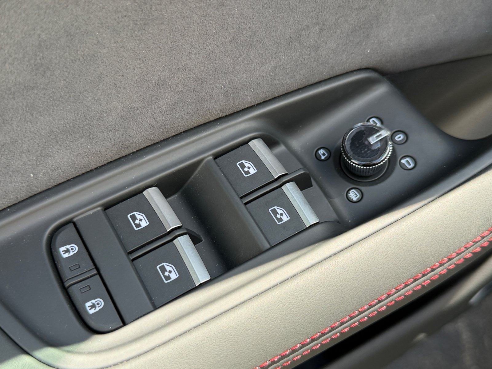 New 2026 Audi SQ8 Prestige AWD/4WD image 13