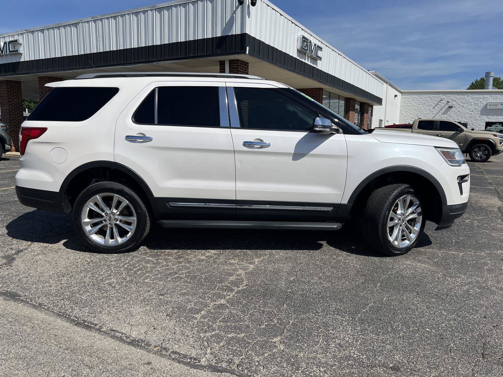 Used 2019 Ford Explorer XLT w/ Equipment Group 202A AWD/4WD image 3