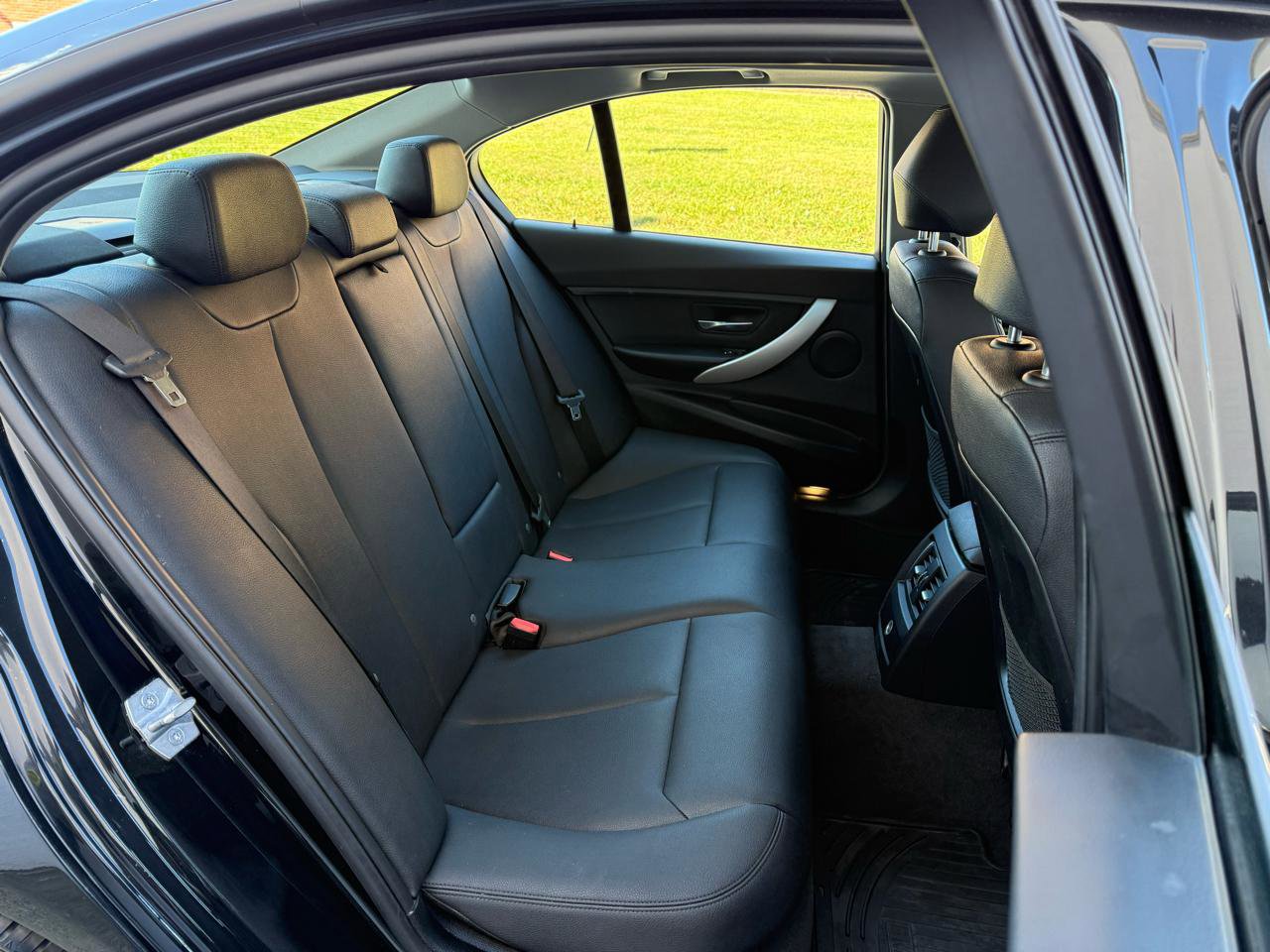 Used 2018 BMW 320i xDrive Sedan w/ Convenience Package image 29