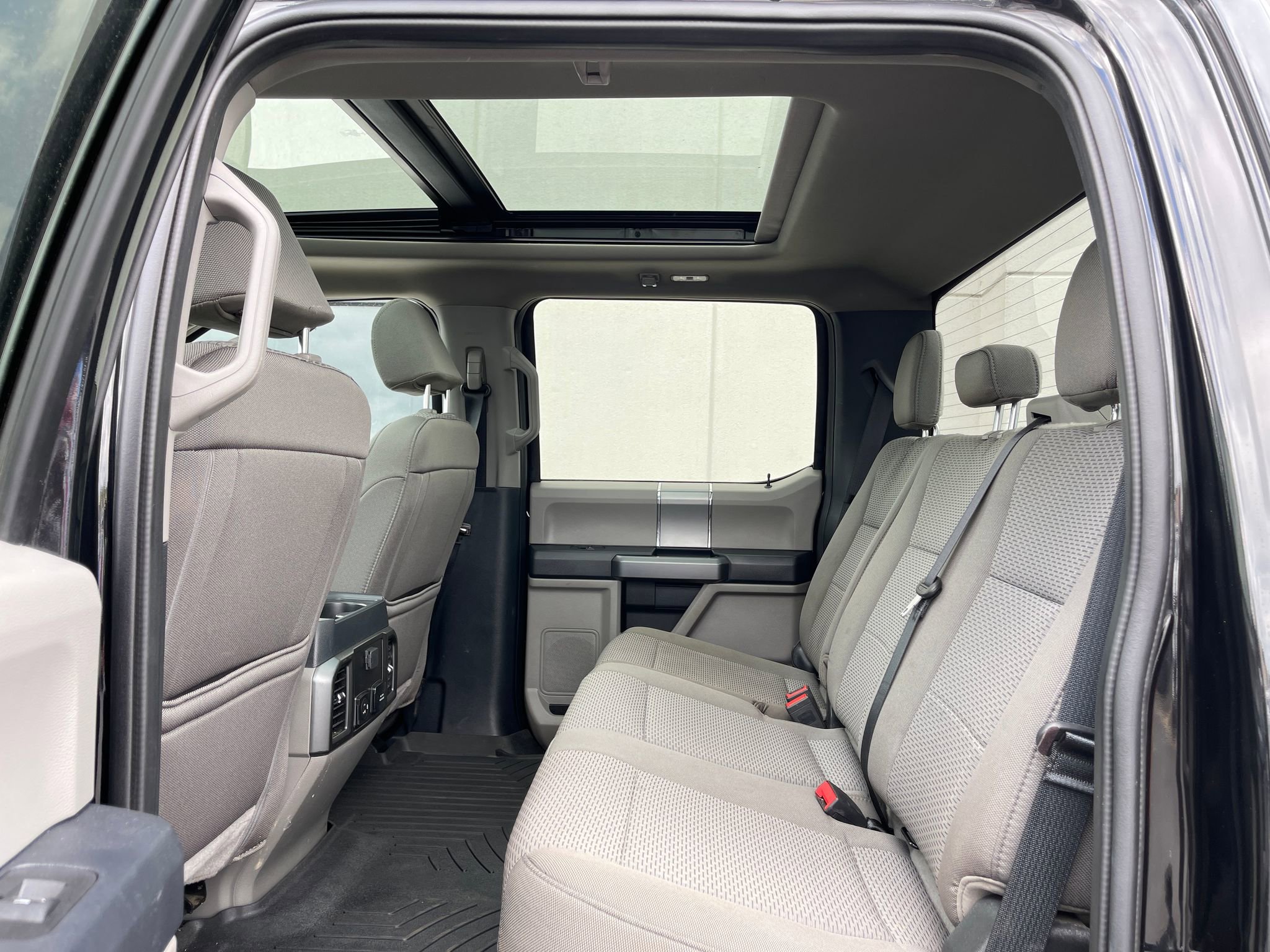 Used 2022 Ford F250 XLT w/ XLT Premium Package image 28