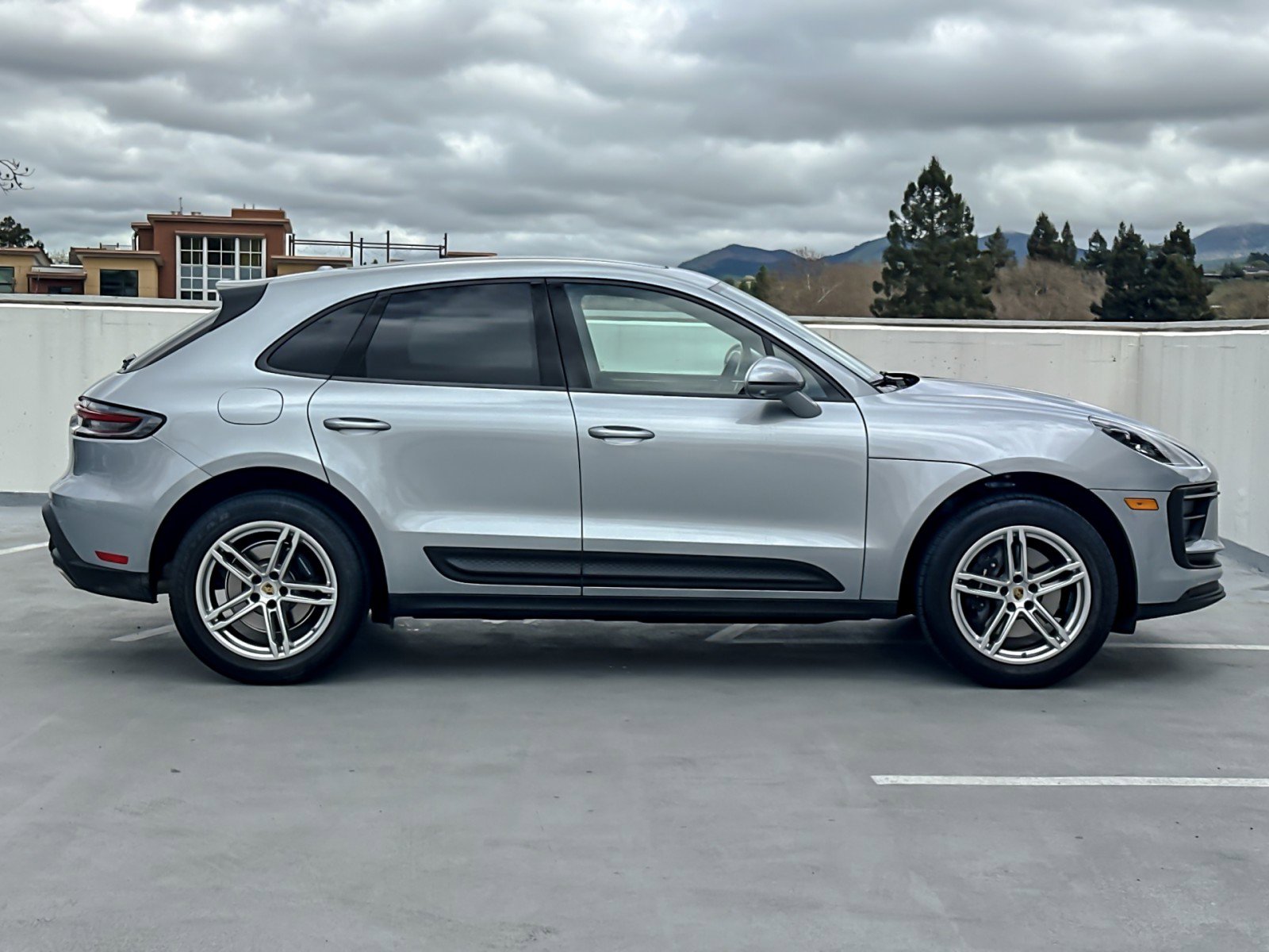 Used 2025 Porsche Macan image 9