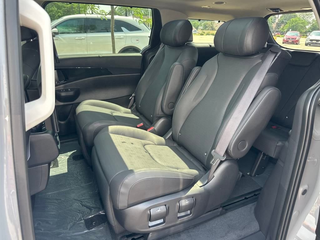New 2025 Kia Carnival SX Prestige FWD image 15