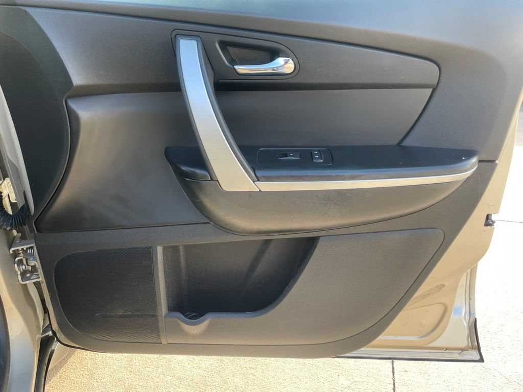 Used 2011 GMC Acadia SLE FWD image 26
