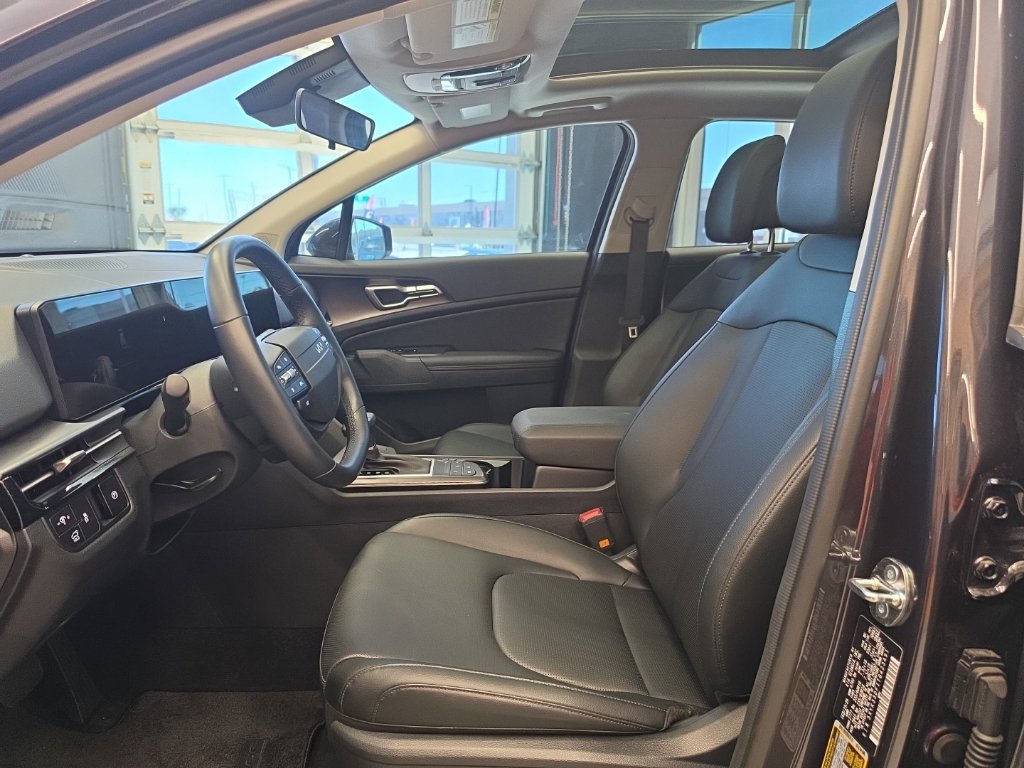 Certified 2026 Kia Sportage EX w/ EX Panorama Roof Package FWD image 32
