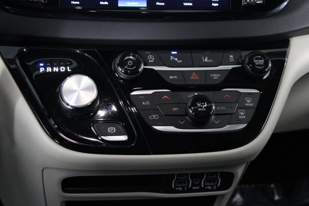 Used 2024 Chrysler Pacifica Touring-L image 20