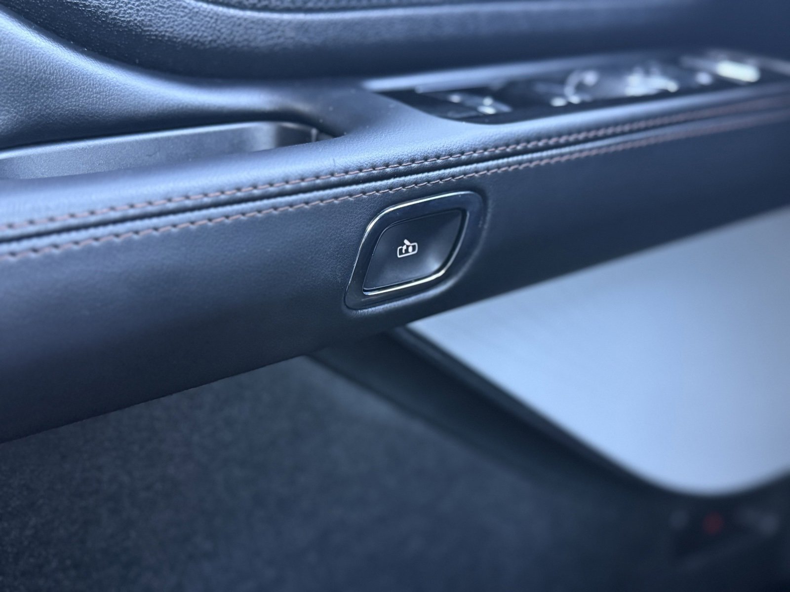 Used 2023 Lincoln Aviator Reserve w/ Equipment Group 201A image 23