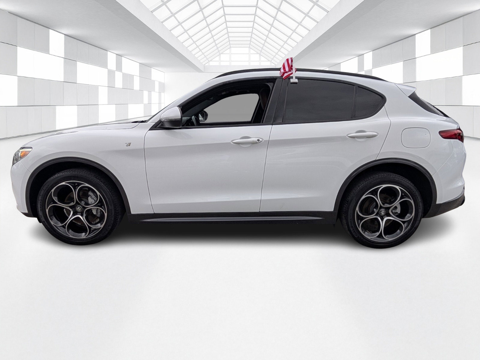 Used 2023 Alfa Romeo Stelvio Ti image 4