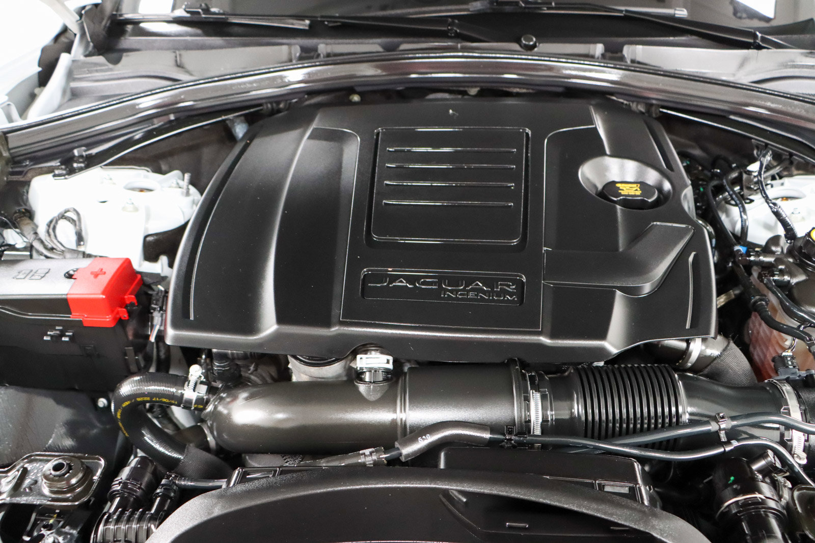 Used 2018 Jaguar F-PACE R-Sport image 31