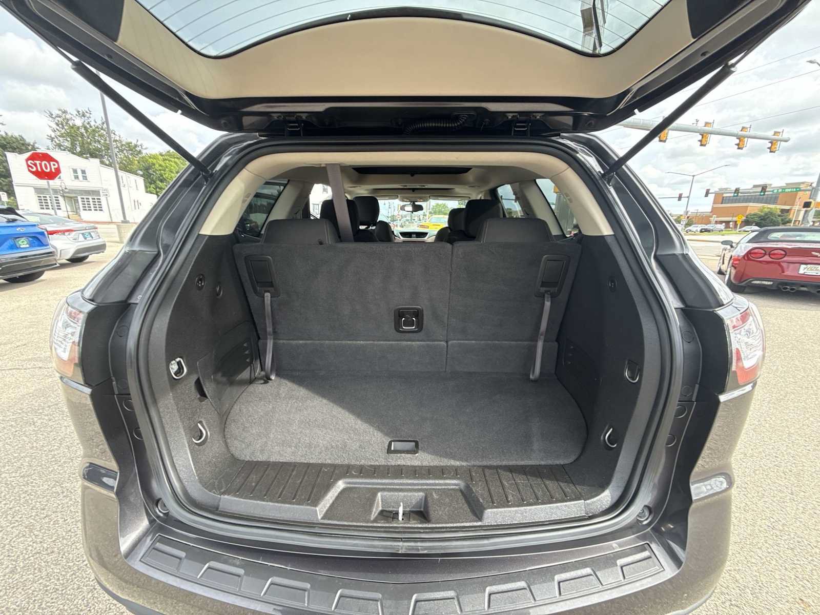 Used 2015 Chevrolet Traverse LT w/ Style and Technology Package FWD image 24